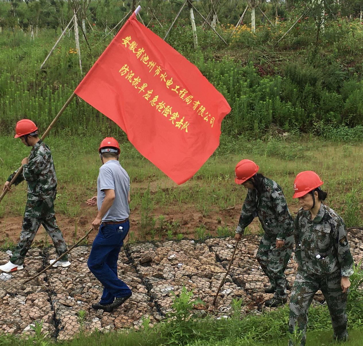 助力防汛抗洪，彰顯企業(yè)擔(dān)當 ---安徽省池州市水電工程局有限公司防汛抗洪工作紀實(圖6)