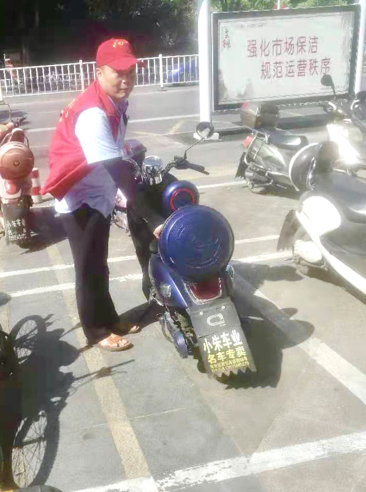 公司組織志愿者參與文明城市創(chuàng)建活動(dòng)(圖3) 公司組織志愿者參與文明城市創(chuàng)建活動(dòng)(圖3)