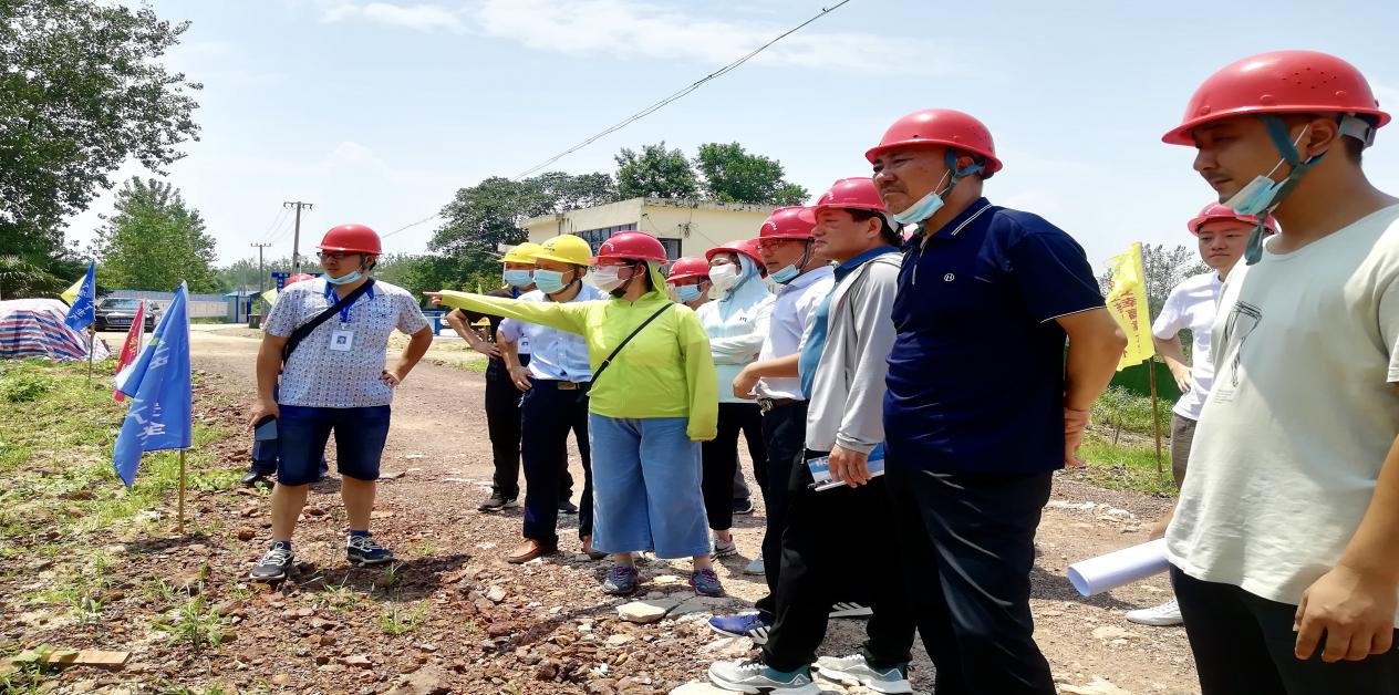 省水利協(xié)會組織專家對公司樅陽項目申報“安徽省水利建設工程 規(guī)范化施工管理工地”進行現(xiàn)場復核(圖1) 省水利協(xié)會組織專家對公司樅陽項目申報“安徽省水利建設工程 規(guī)范化施工管理工地”進行現(xiàn)場復核(圖1)